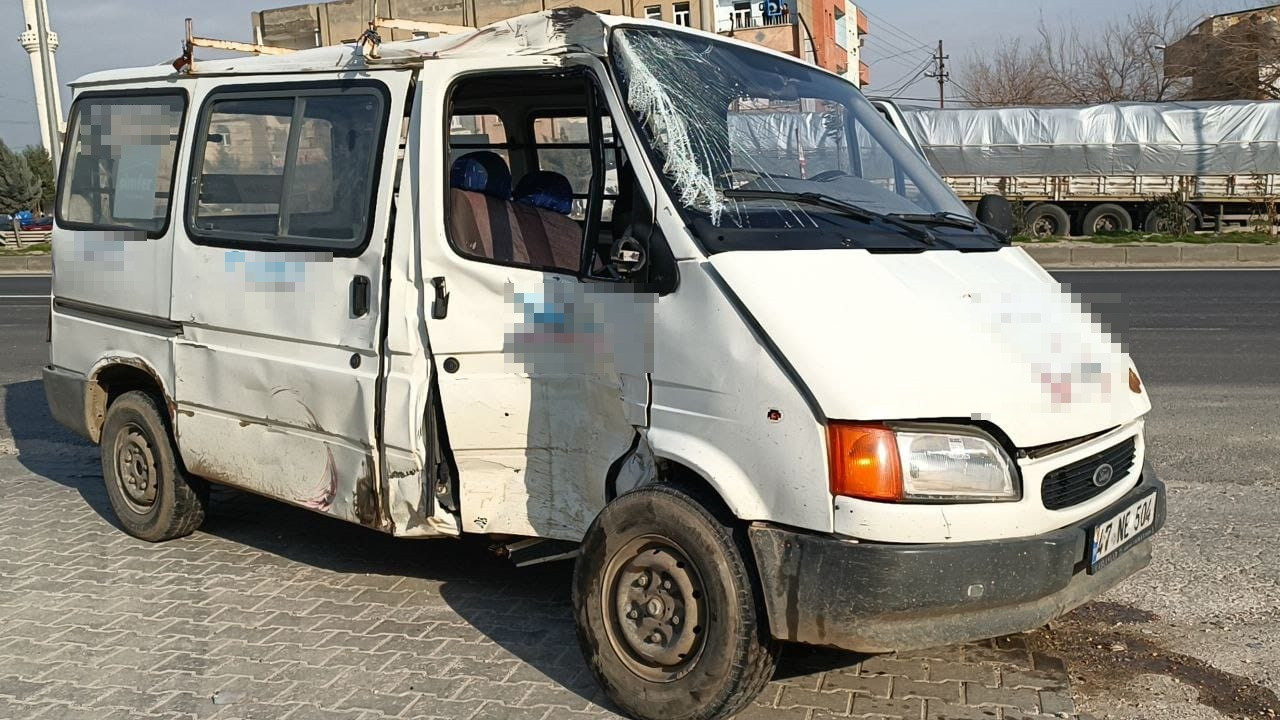 mardinde-tir-3-araca-ve-1-is-yerine-carpti-3-yarali-9637-dhaphoto4.jpg
