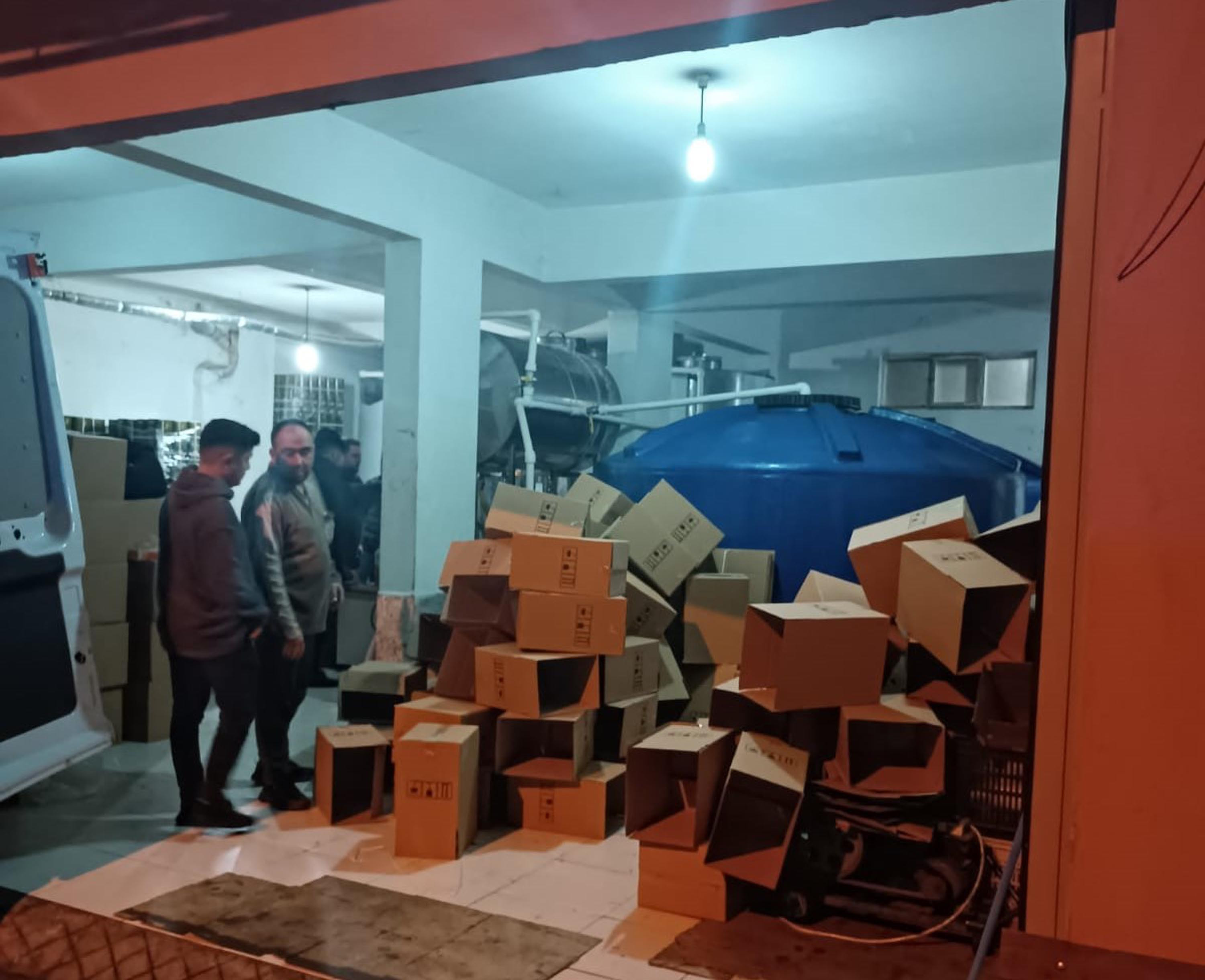aydinda-bir-fabrikada-10-ton-960-litre-sahte-zeytinyagi-ele-gecirildi-2893-dhaphoto1.jpg