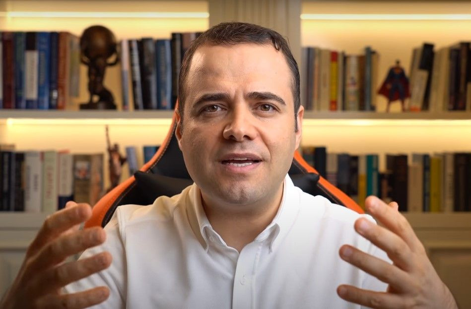merkez-bankasinin-faizleri-arttirmasindan-sonra-unlu-ekonomist-ozgur-demirtastan-yorum-geldi-1700774060.jpg