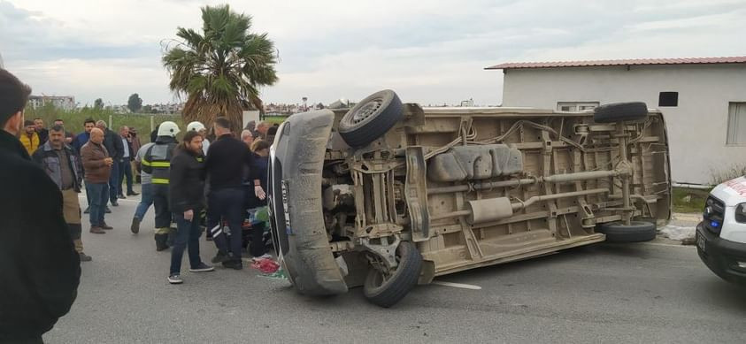 isci-servis-minibusu-tira-carpti-1-olu-7-yarali-yenicag2.jpg