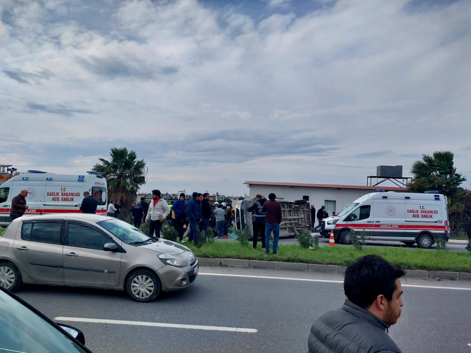 isci-servis-minibusu-tira-carpti-1-olu-7-yarali-yenicag3.jpg