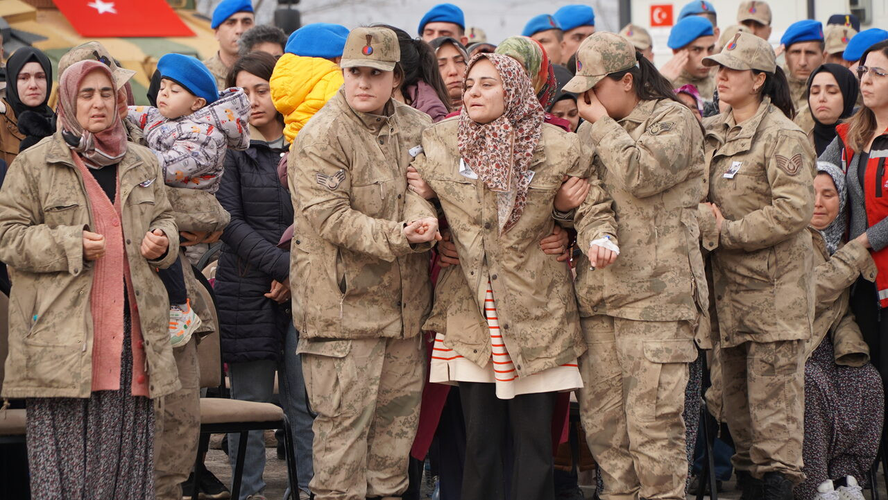 sozun-bittigi-fotograf-sehit-cocugunun-gozyaslari-yenicag-2.jpg