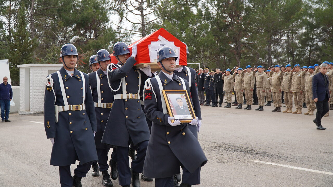 sozun-bittigi-fotograf-sehit-cocugunun-gozyaslari-yenicag-4.jpg