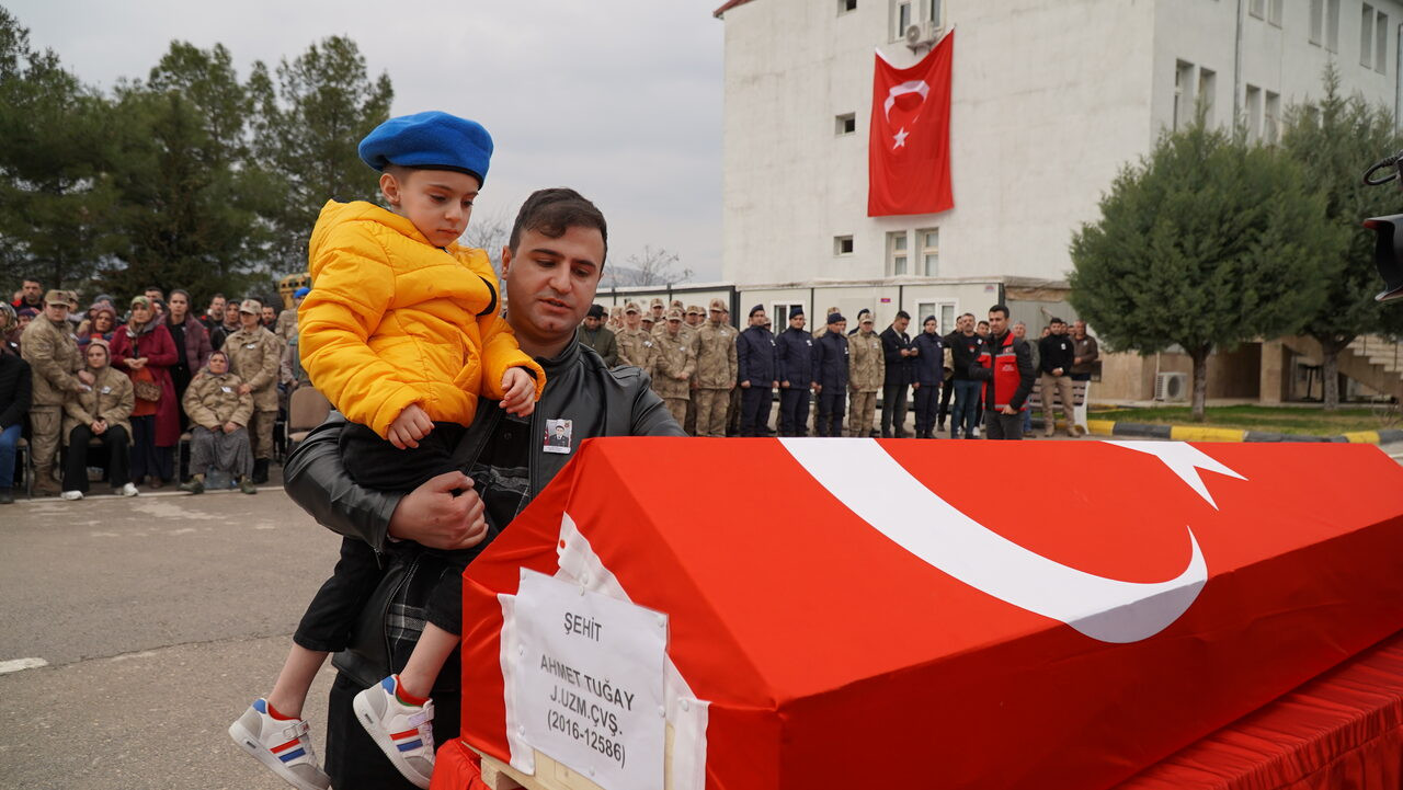 sozun-bittigi-fotograf-sehit-cocugunun-gozyaslari-yenicag-5.jpg