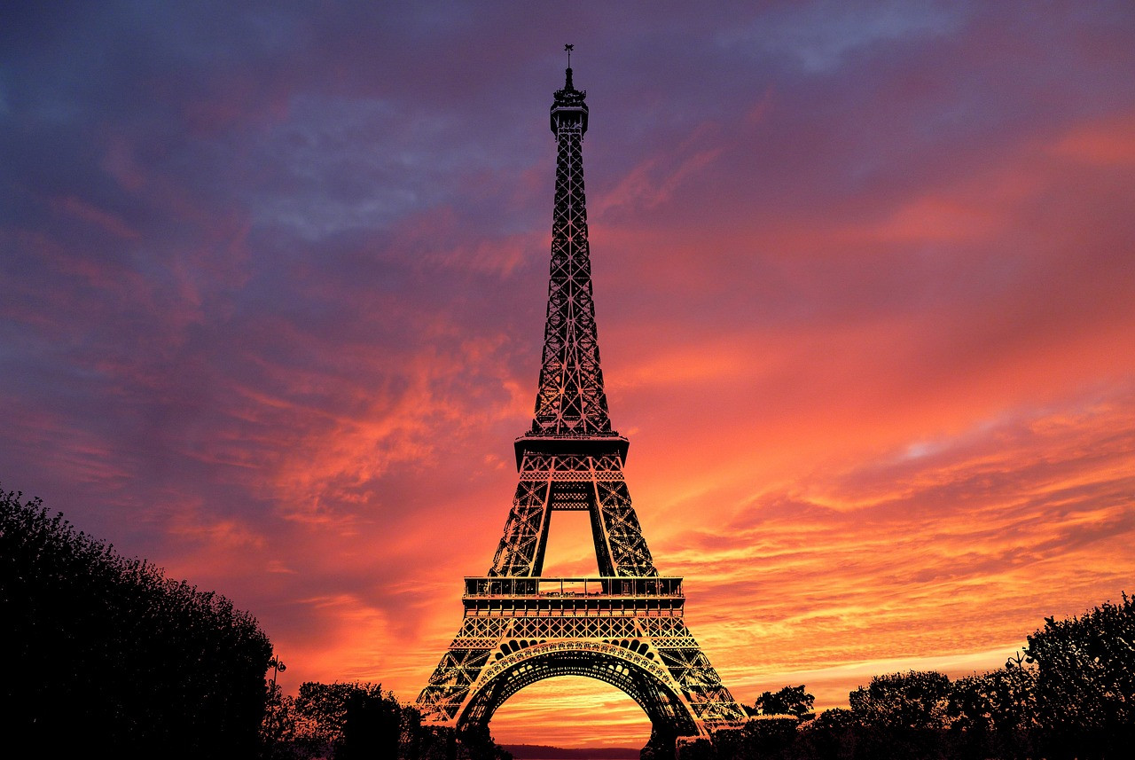 eiffel-tower-5055438-1280.jpg