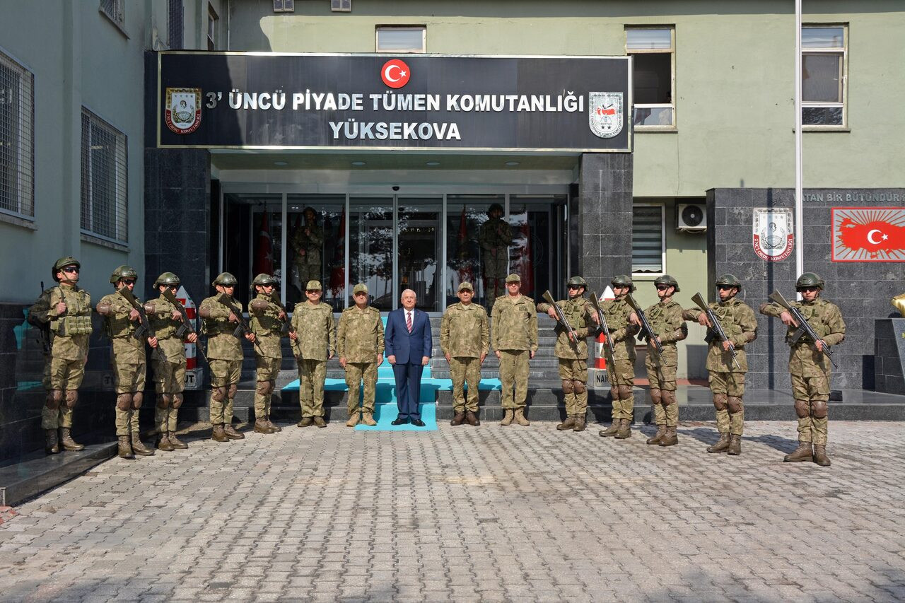 bakan-guler-sinir-hattinda-yenicag-4.jpeg
