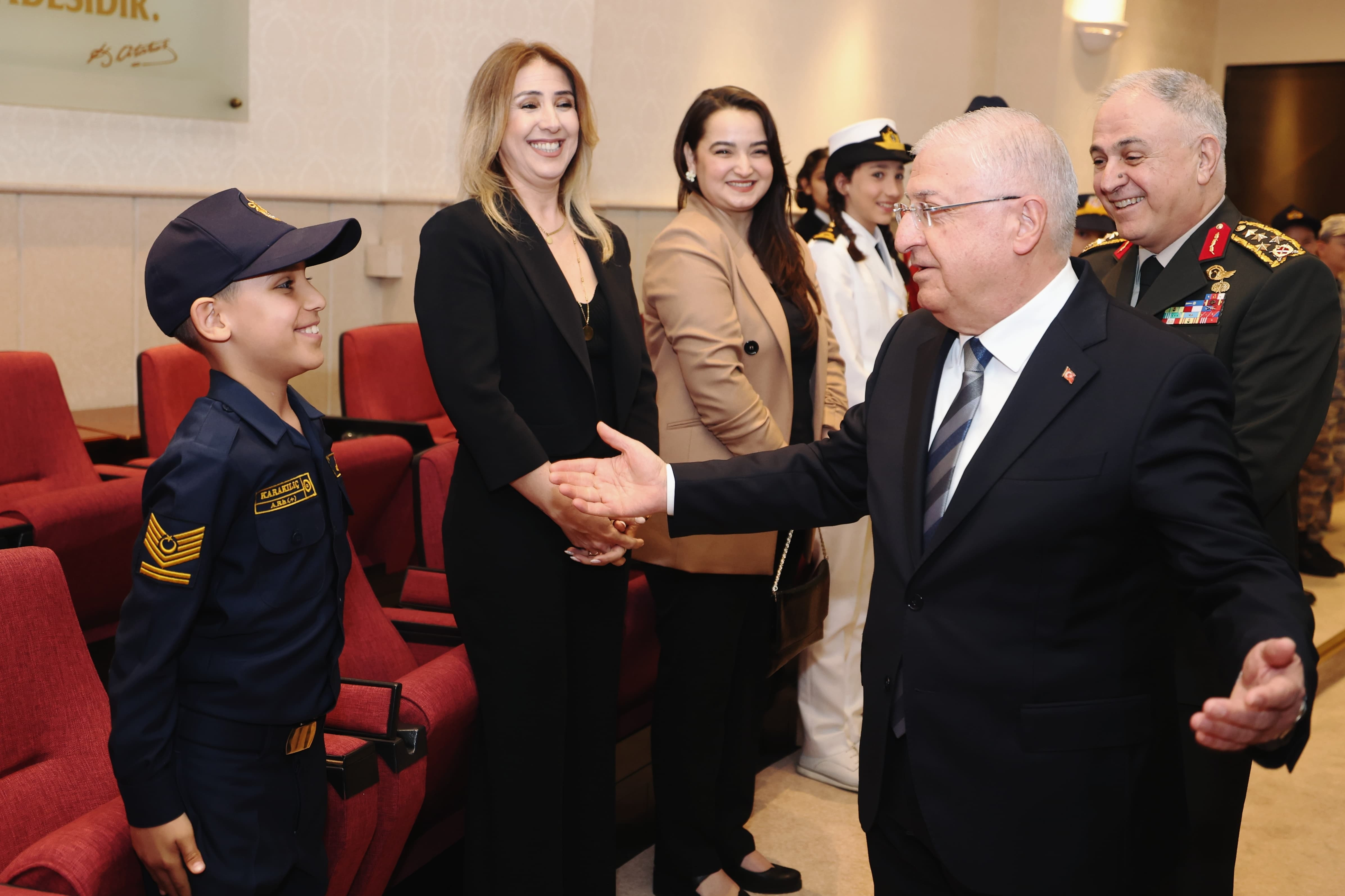 bakan-guler-trt-cocuk-korosu-ile-bir-araya-geldi-yenicag6.jpg