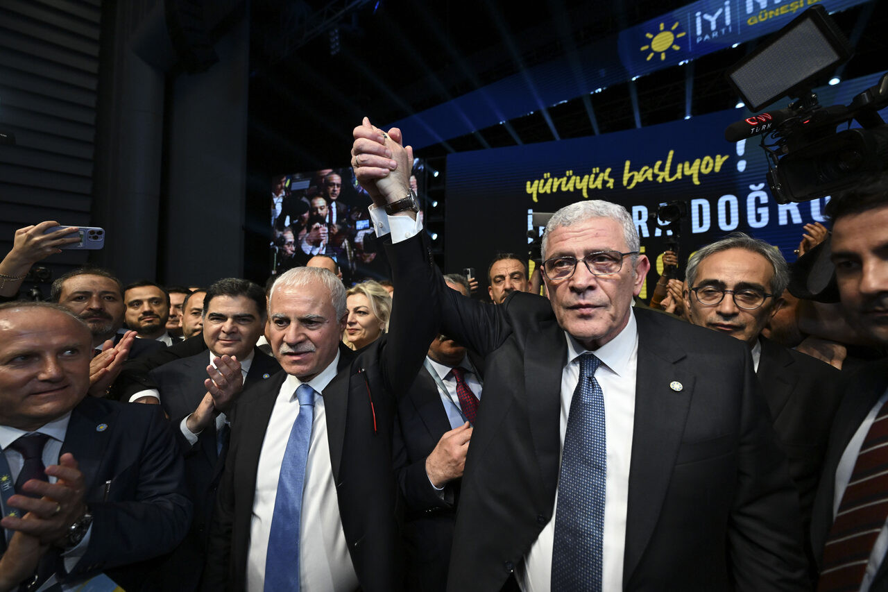 aa-20240427-34400046-34400026-iyi-parti-5-olaganustu-kurultayinda-genel-baskanliga-musavat-dervisoglu-secildi.jpg