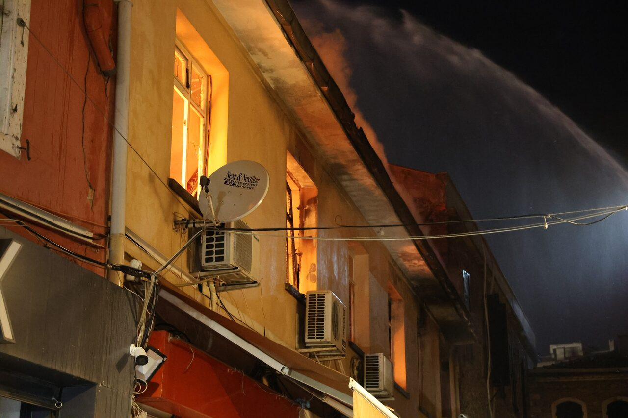 aw192031-04.jpg