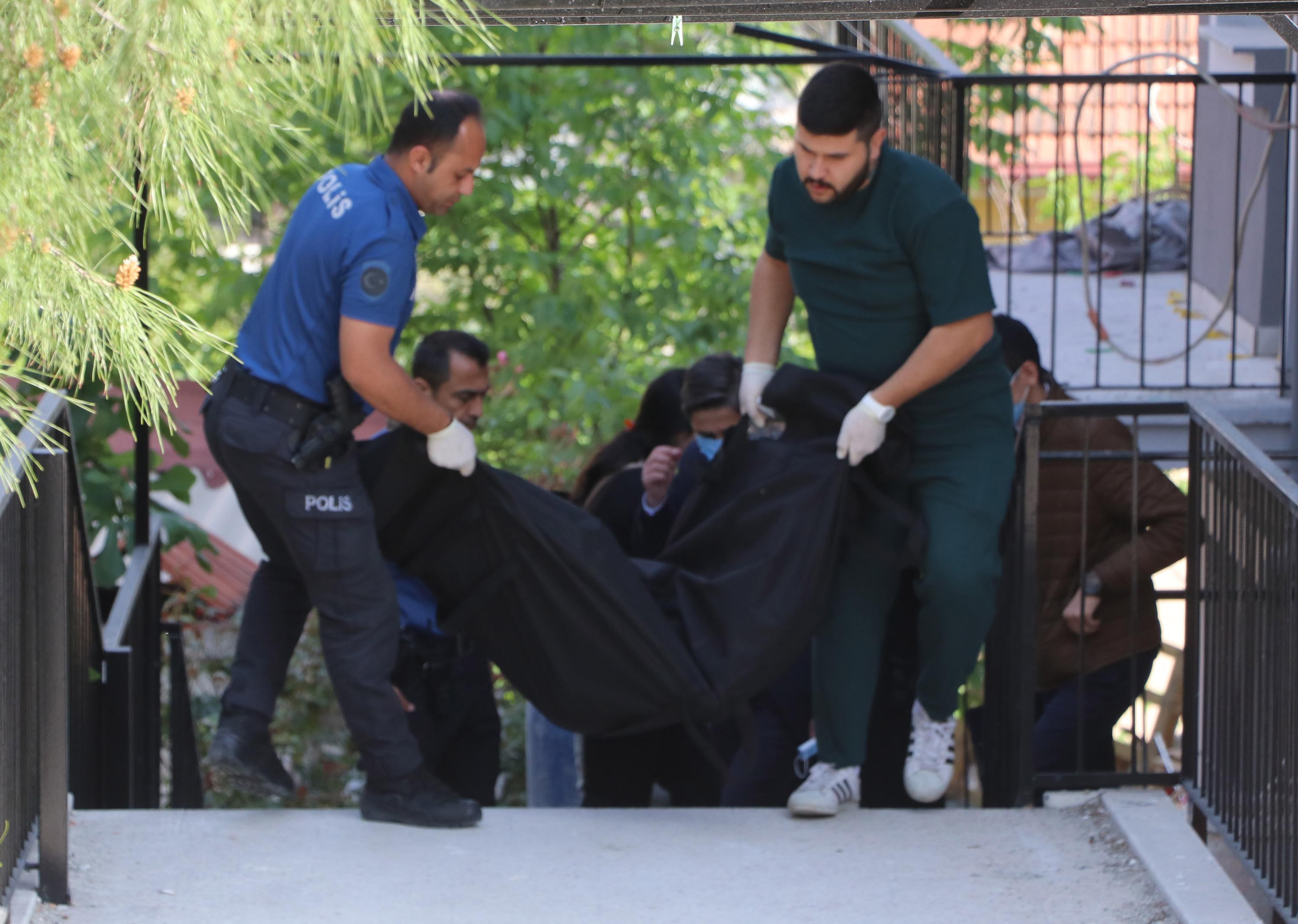 kolonya-karisimli-icecek-icen-erdem-evi-yenicag4.jpg