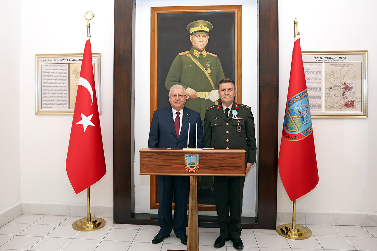 bakani-guler-harita-genel-mudurlugunu-ziyaret-etti-yenicg-7.jpg