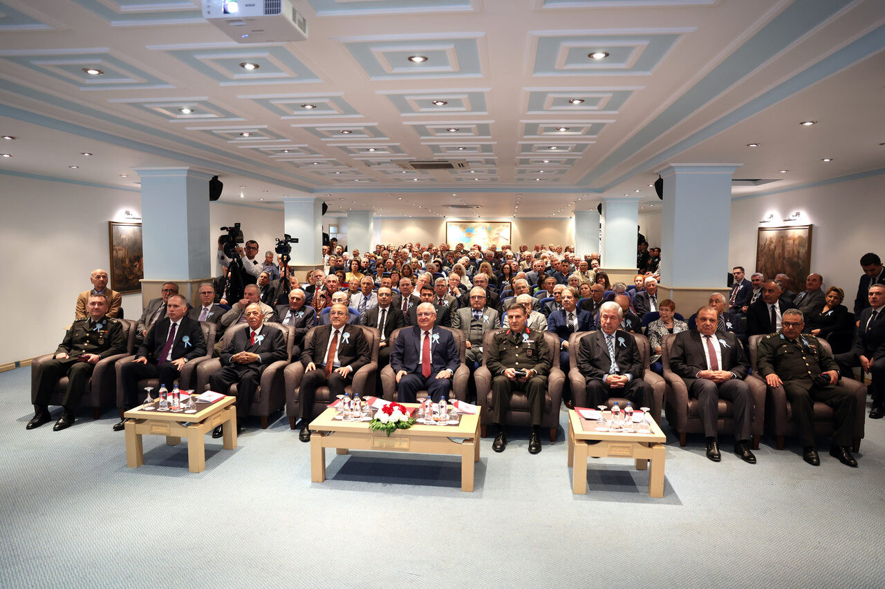 bakani-guler-harita-genel-mudurlugunu-ziyaret-etti-yenicg-8.jpg