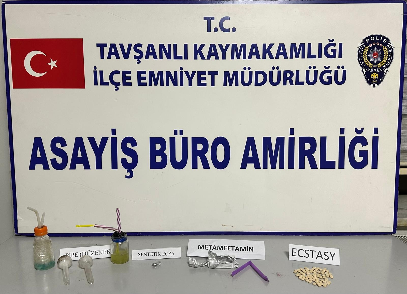 kutahyada-uyusturucu-operasyonu-3-tutu-49065-1.jpg