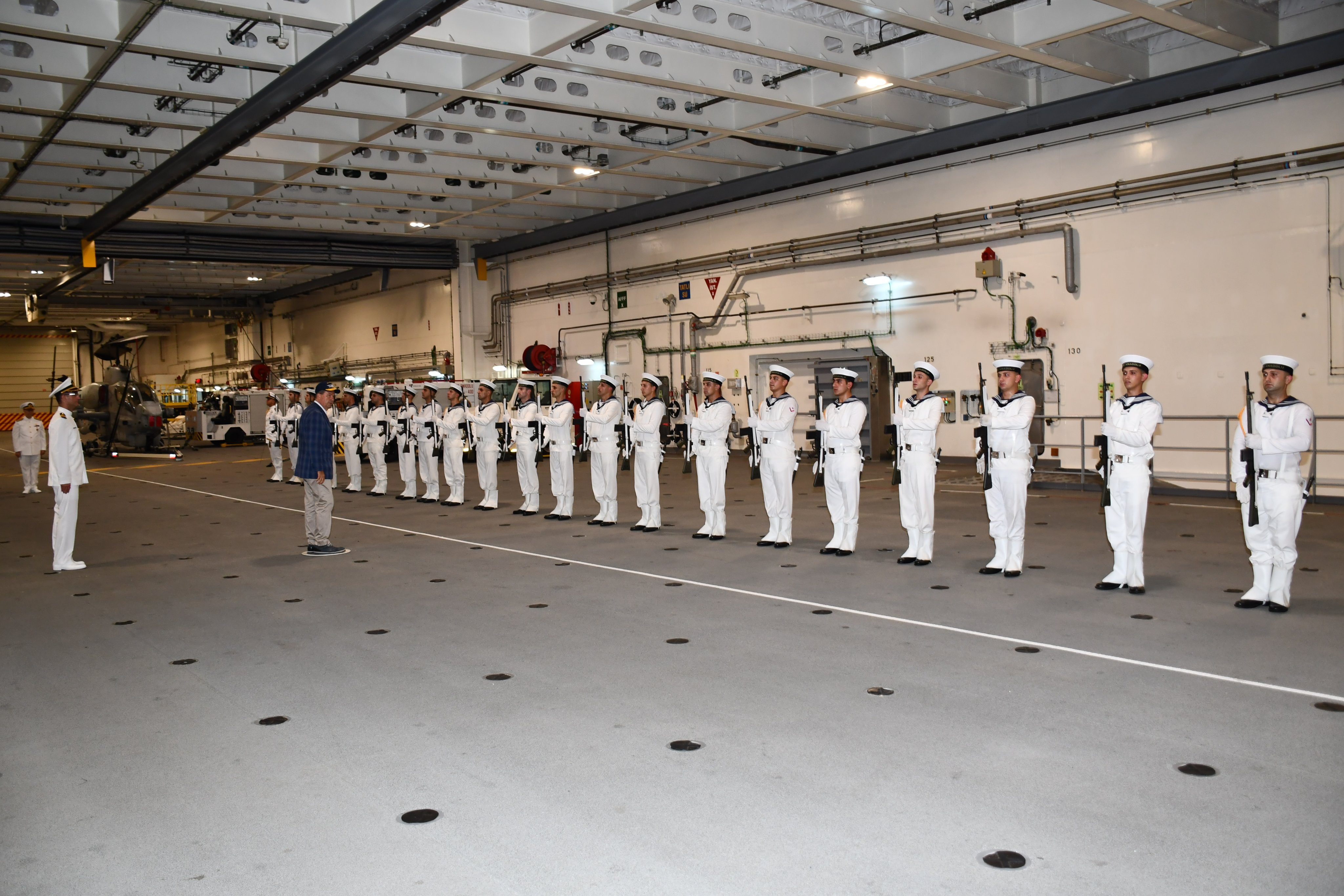 kktc-cumhurbaskani-tatar-tcg-anadolu-gemisini-ziyaret-etti-yenicag-4.jpeg