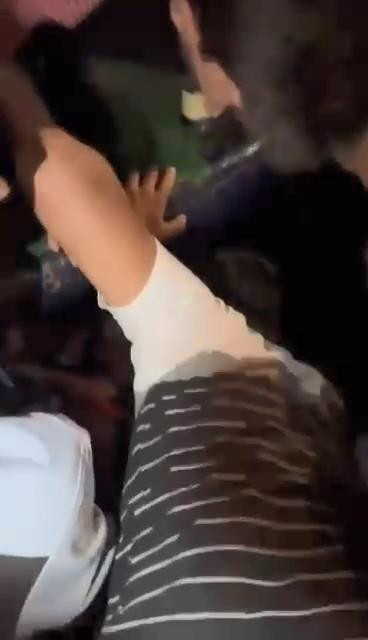 eminonunde-korku-dolu-anlar-denize-dusen-anne-kiz-bogulmaktan-son-anda-kurtarildi-yenicag-11.jpg