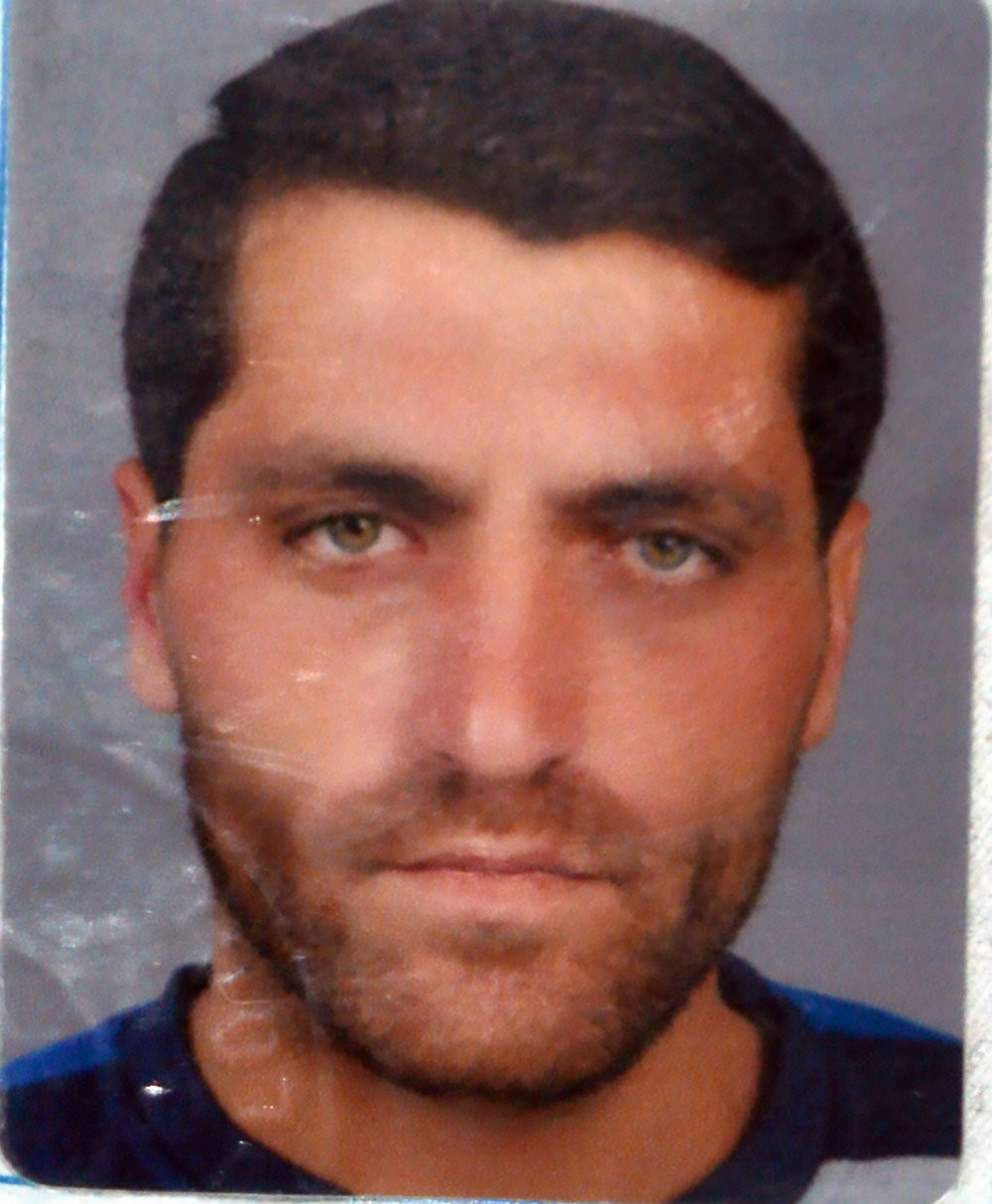 Abisini öldürmüştü. Caddede yürürken yakalandı
