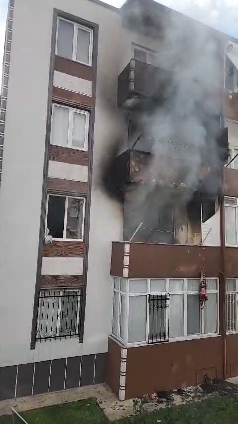 balikesirde-yangin-faciasi-74-yasindaki-kadin-hayatini-kaybetti-yenicag-5.jpg