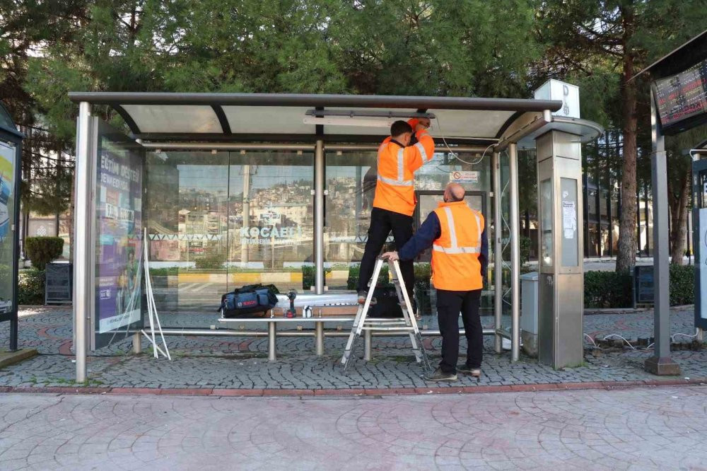 Kadın ve çocukların güvenliği için duraklar aydınlatılmaya başlandı