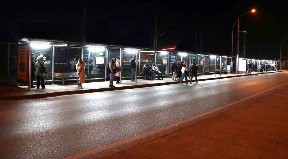 Kadın ve çocukların güvenliği için duraklar aydınlatılmaya başlandı