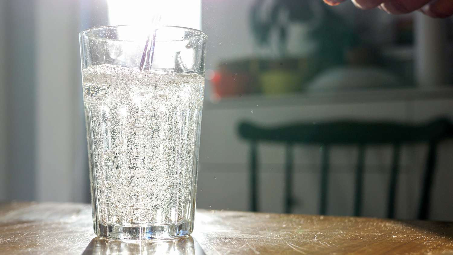 sparkling-water-gettyimages-1389575095-7aefacf6e2914d51adc847682d63351b.jpg