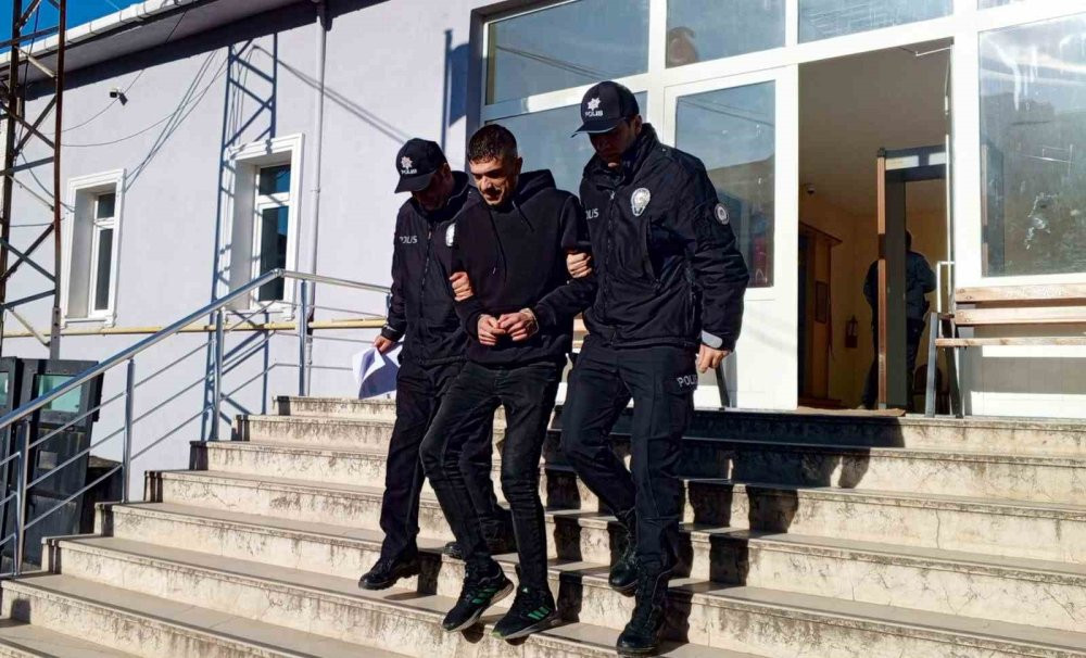 Hapis cezasıyla aranan şahıs Samsun'da enselendi