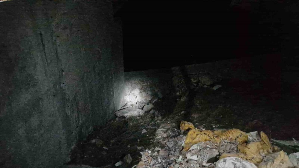Köprüden aşağı düşen vatandaş yaralandı