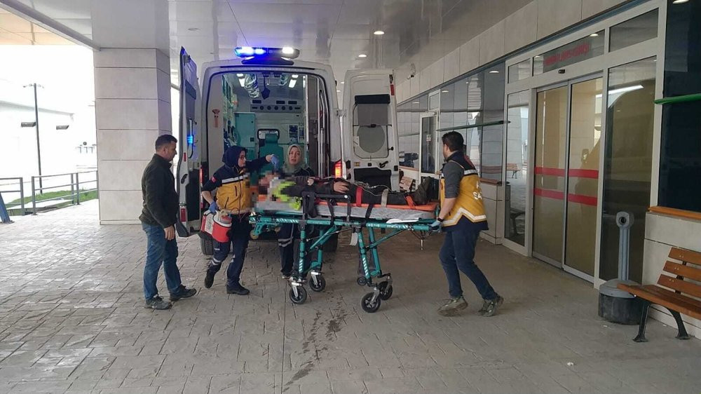 Tonlarca ağırlığında kalıbın altında kaldı
