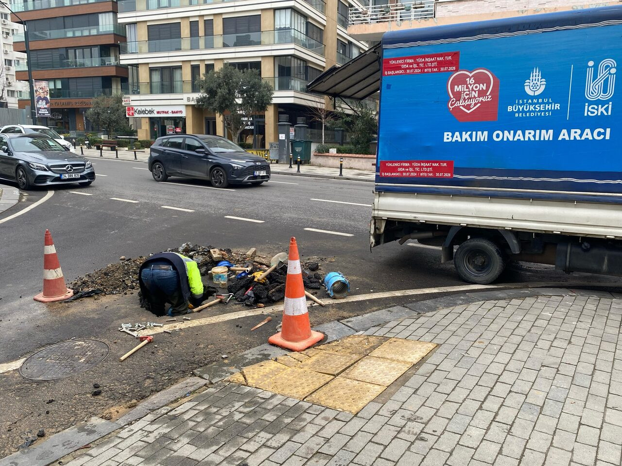sosyete-semti-kalamista-yer-altindan-fiskirdi-binalarin-boyunu-gecti-kimi-telefona-sarildi-kimi-kacacak-yer-aradi-yenicag-9.jpg