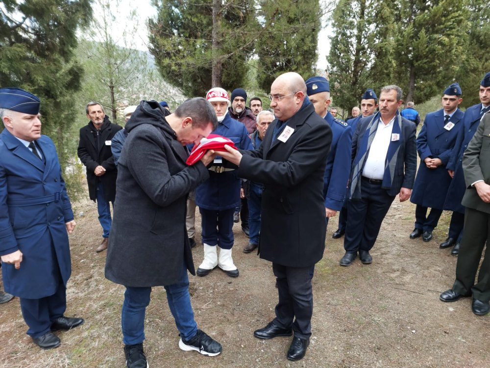 Kıbrıs gazisi toprağa verildi