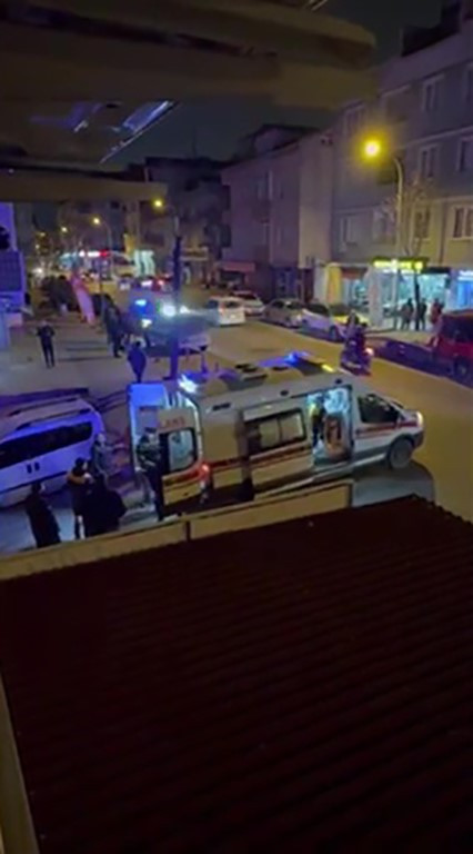 stanbulda-dehset-uzaklastirma-cezasi-bitti-eski-esini-sokak-ortasinda-bicakladi-yenicag-8.jpg