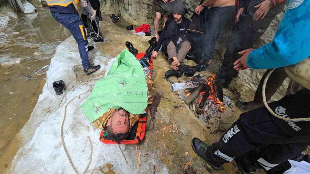 Nöbetten çıkmışlardı: Felaketi yaşadılar! 30 metrelik kanyonda can pazarı