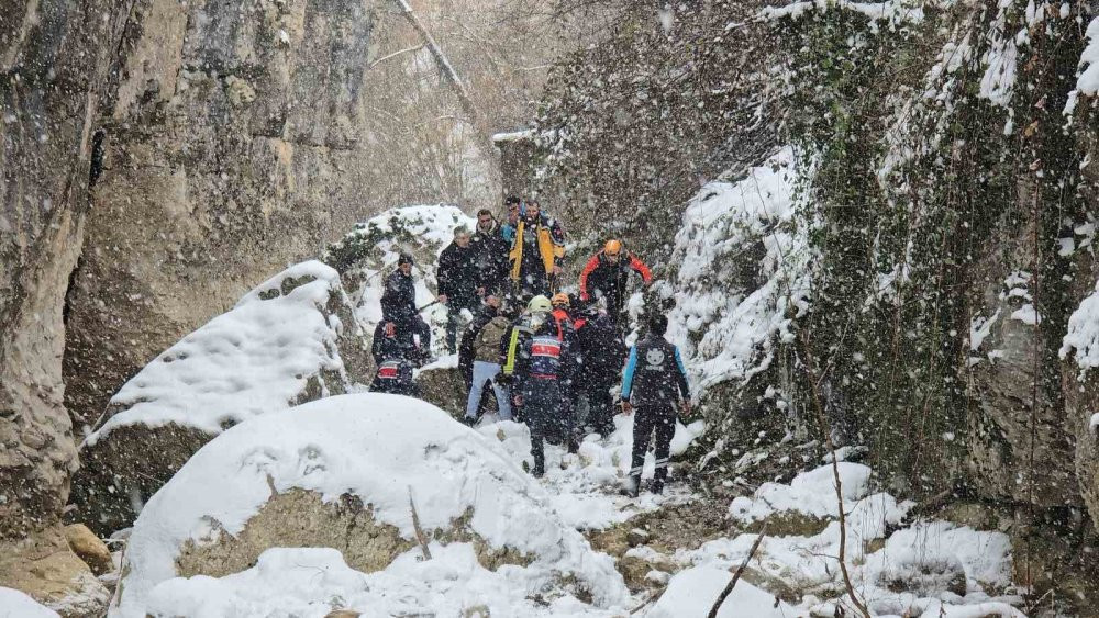 Nöbetten çıkmışlardı: Felaketi yaşadılar! 30 metrelik kanyonda can pazarı