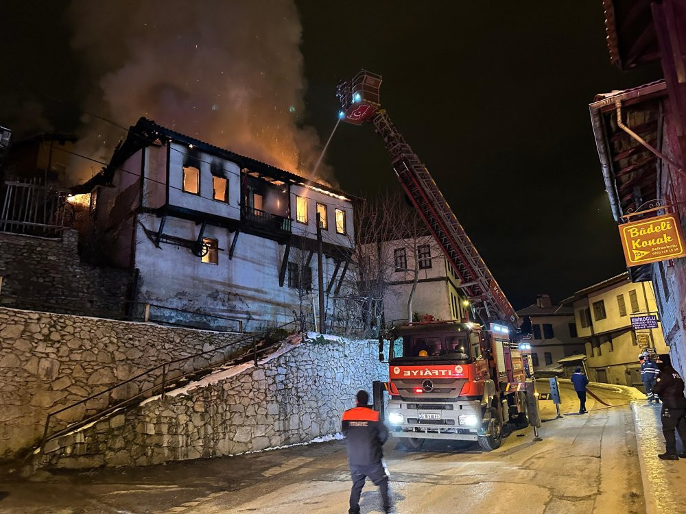 Safranbolu'da tarihi konak alevlere teslim oldu! 5 kişi hastaneye kaldırıldı