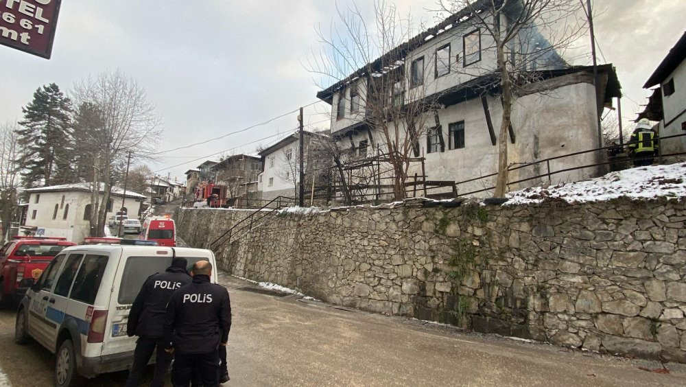 Safranbolu'da tarihi konak alevlere teslim oldu! 5 kişi hastaneye kaldırıldı