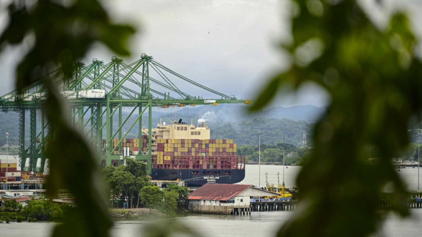 04-hafen-am-panamakanal-92a740a6e8d4fd05.jpg