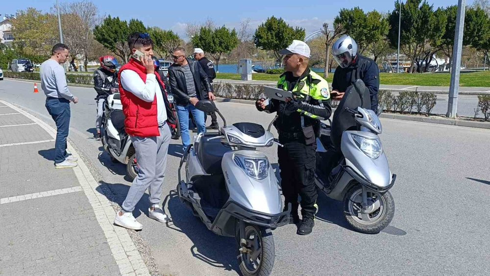 5 kez aynı hatadan yakalandı! Ceza makbuzunu gülerek gösterdi