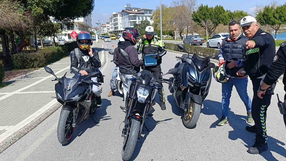 5 kez aynı hatadan yakalandı! Ceza makbuzunu gülerek gösterdi