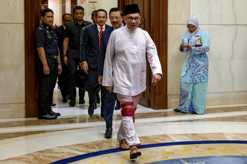dalam-foto-yang-disediakan-kantor-perdana-menteri-anwar-ibrahim-221125152708-436.jpg
