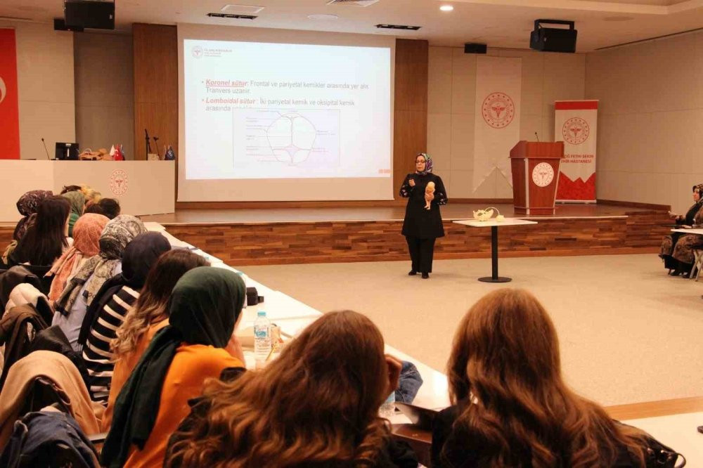 Elazığ’da ebelere yönelik eğitimler devam ediyor