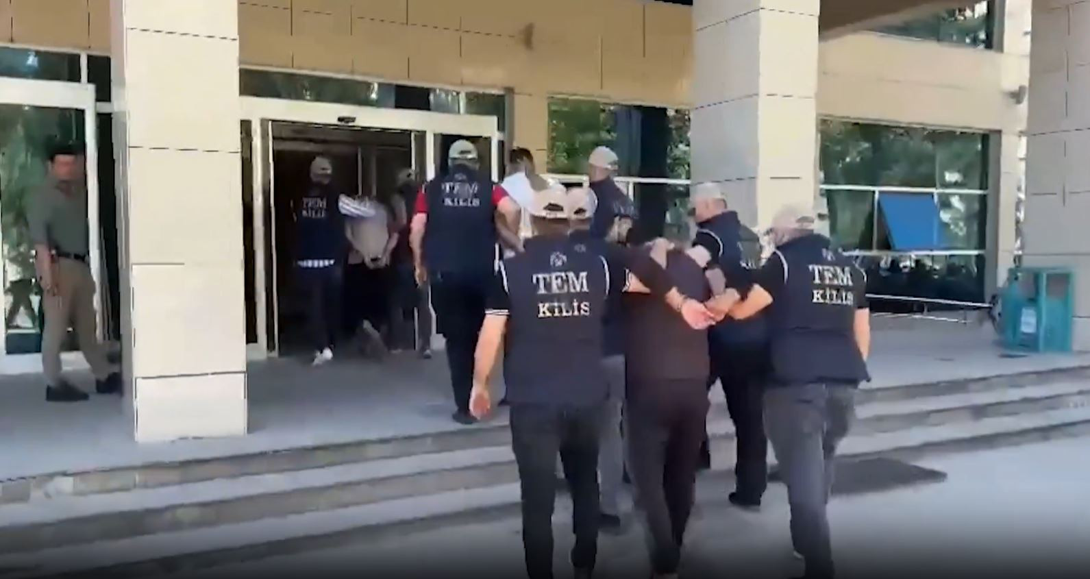 yerlikaya-duyurdu-iside-23-ilde-es-zamanli-operasyon-105-gozalti-yenicag-9.jpg