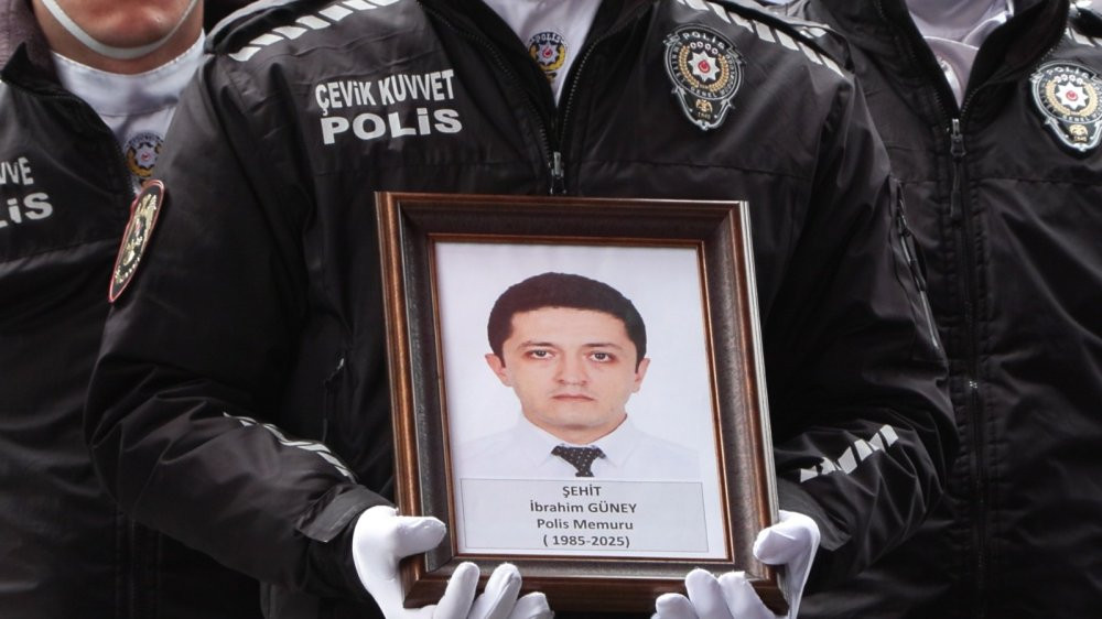 Ankara’da hüzün: Şehit polis son yolculuğuna uğurlandı