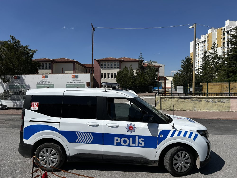 Uzaklaştırma kararı olan eski eşi bıçakla yaraladı