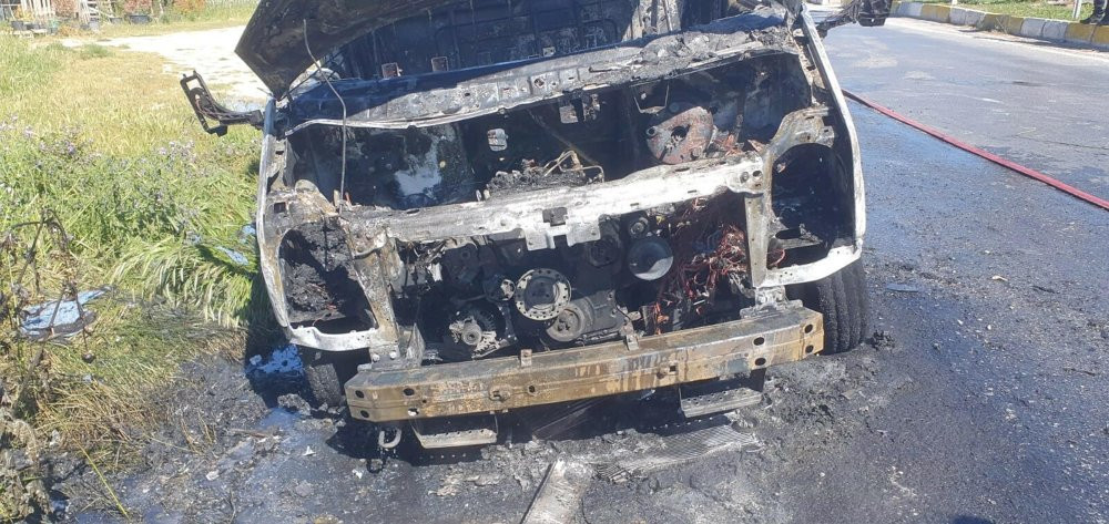 Aydın'da çarşaf yüklü kamyonet alev topuna döndü