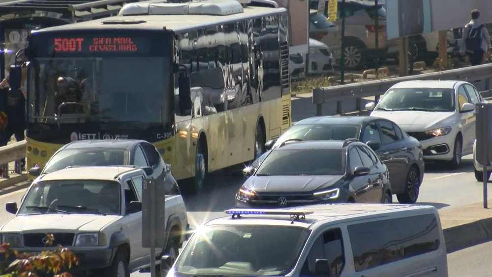 Haftanın ilk iş gününde yoğun trafik! İstanbulluların çilesi bitmiyor...