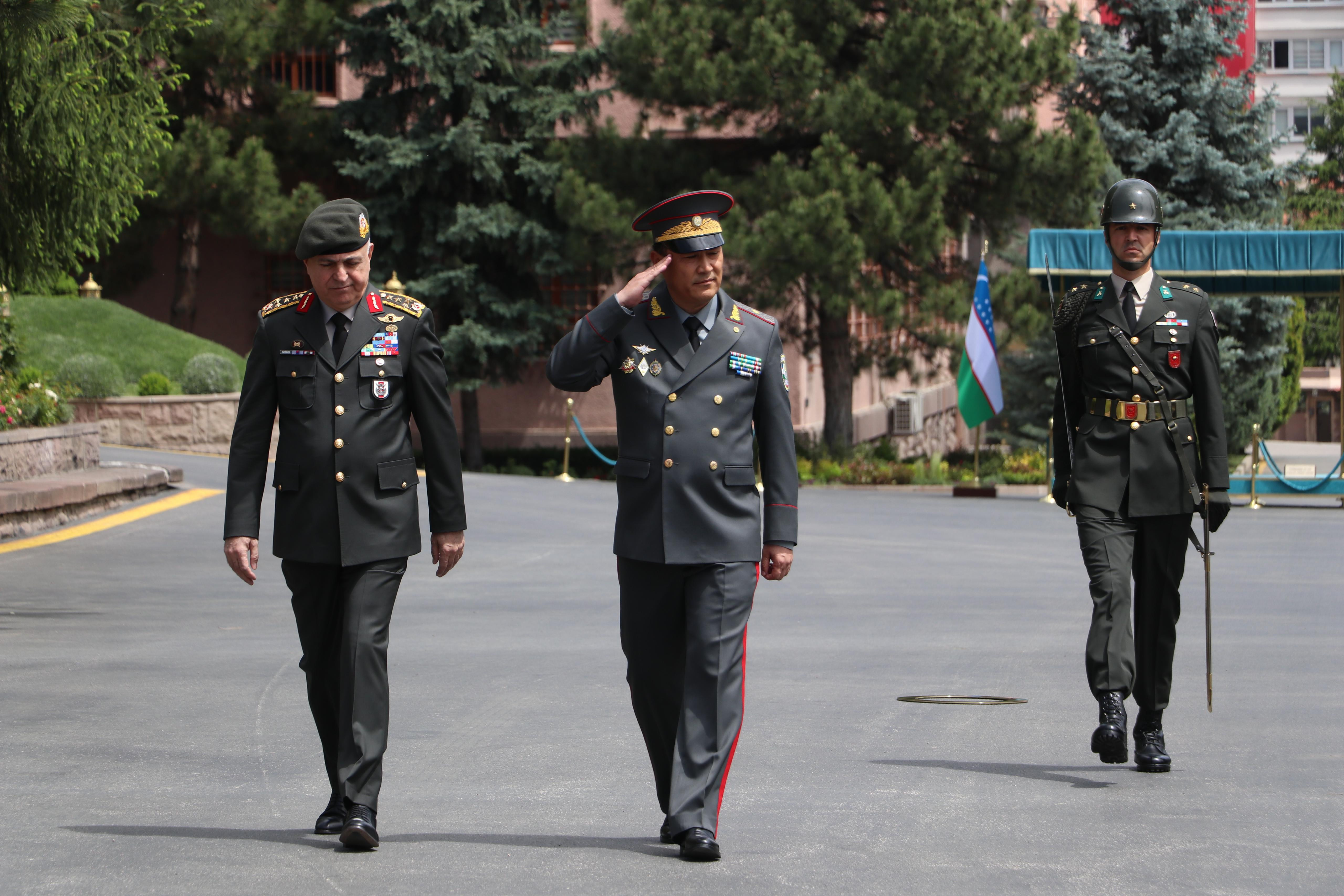 genelkurmay-baskani-orgeneral-gurak-ozbek-mevkidasi-tumgeneral-iminov-ile-gorustu-yenicag-3.jpg