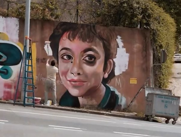 Azerbaycanlı ressam, öldürülen Minguzzi'nin portresini ve kaykayını duvara resmetti