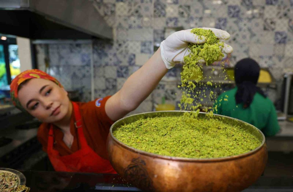 Bayram öncesi dikkat! Baklava diye ıspanak yemeyin...