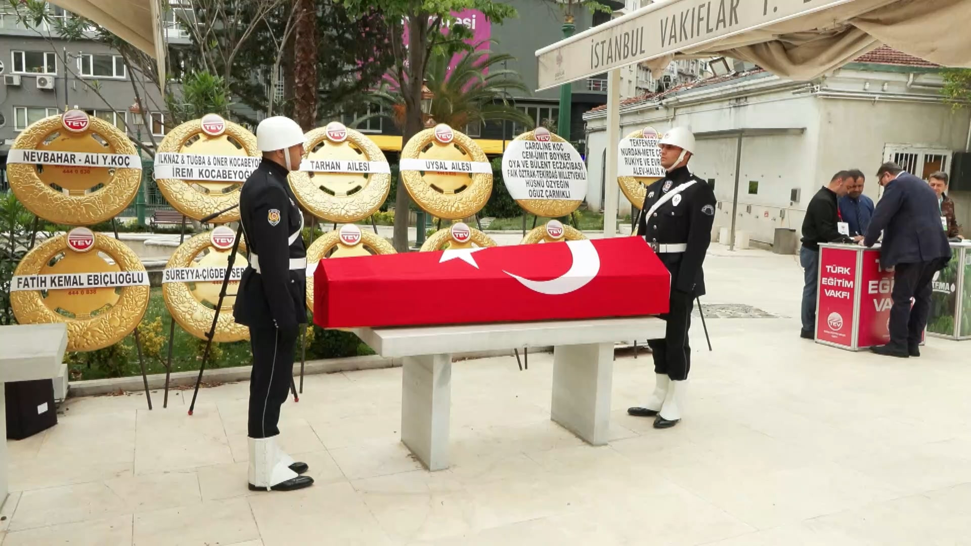tcmbnin-efsane-baskani-saracogluna-son-veda-tesvikiye-camiinde-duygusal-anlar-yenicag-4.jpg