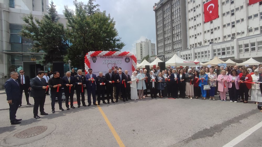 Polis eşlerinden, şehitler ve gaziler yararına kermes