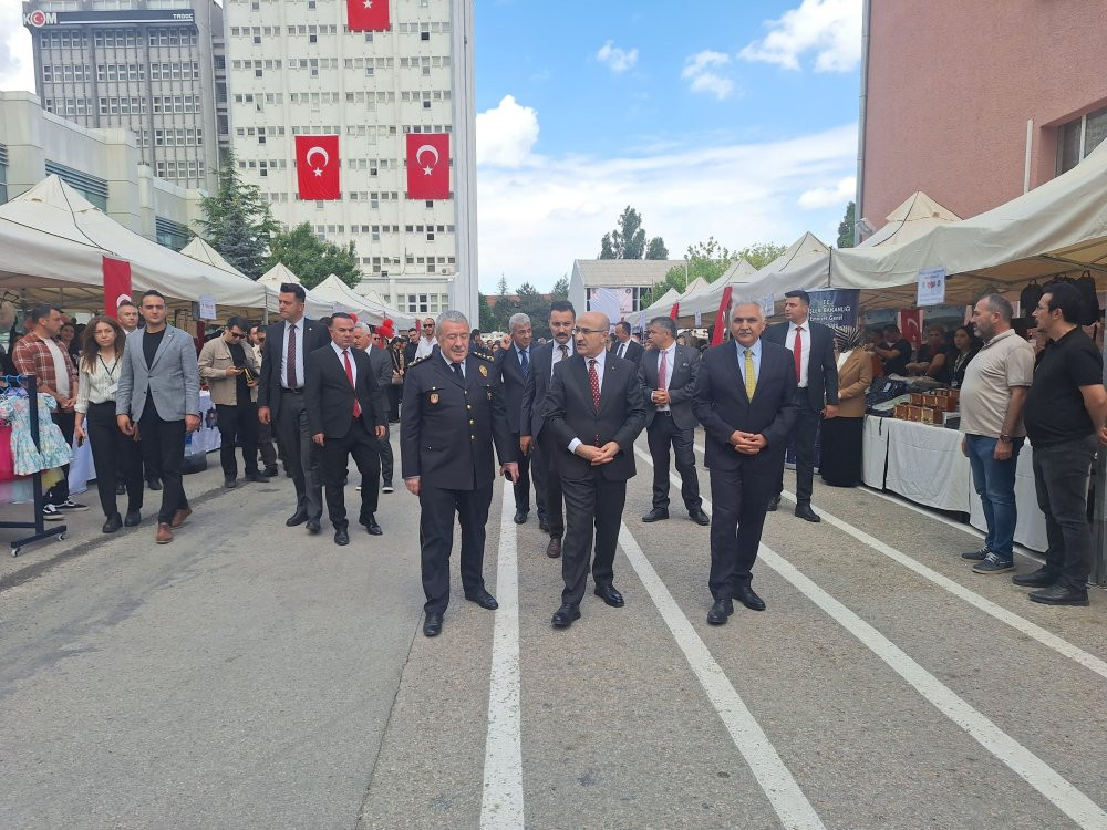 Polis eşlerinden, şehitler ve gaziler yararına kermes